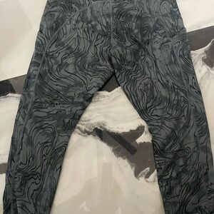 Athleta Gray Patterned Leggings 3/4